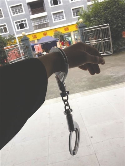 戴手铐的游戏有哪些
