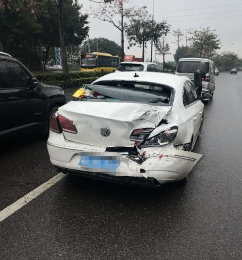 小米su7被大众追尾后者当场起火
