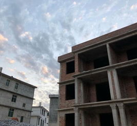 七个堂兄弟共墙重建宅基地