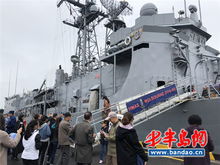 现场感受海军舰艇围岛进逼压迫感