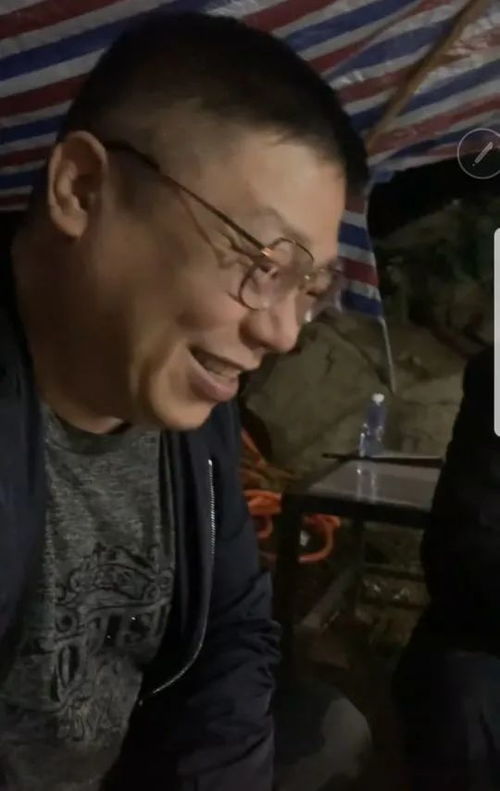 甲亢哥直播文和友老板抢镜引争议