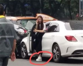 亮证奔驰女司机不是传言蓝某某(广东奔驰女司机)