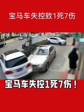 奔驰女司机亮证逼让路需查清3件事(开奔驰的女司机)