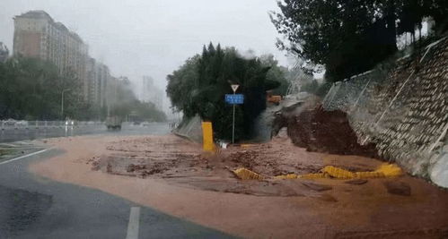 五台山突降暴雨 车辆被冲走(五台山暴雨后)